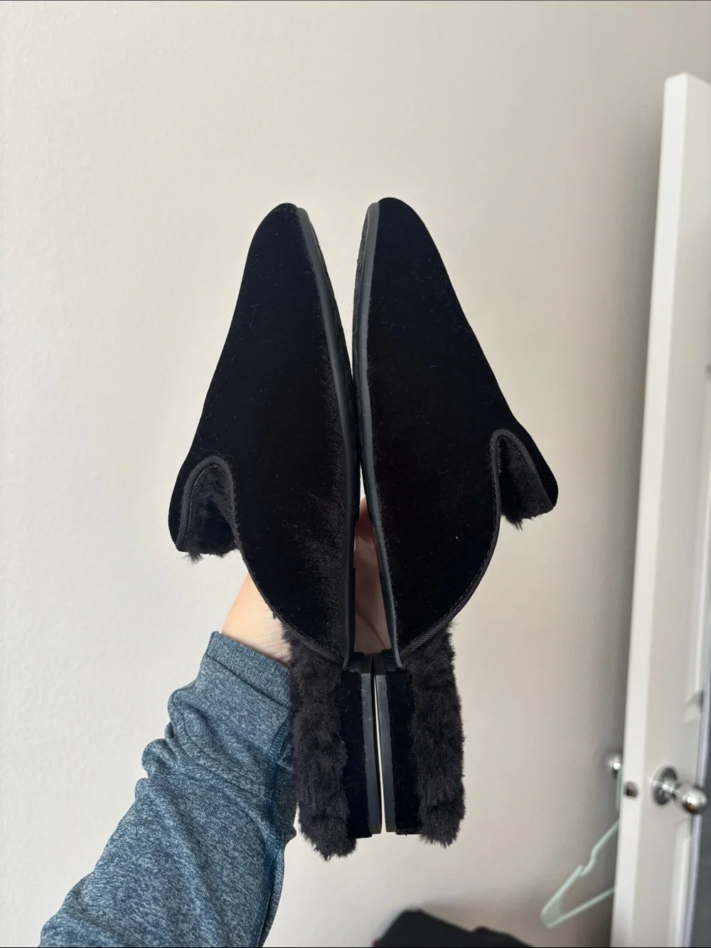 NWOT Birdies Flat Slide Shoes Womens 8 Phoebe Black monogrammed fur lined